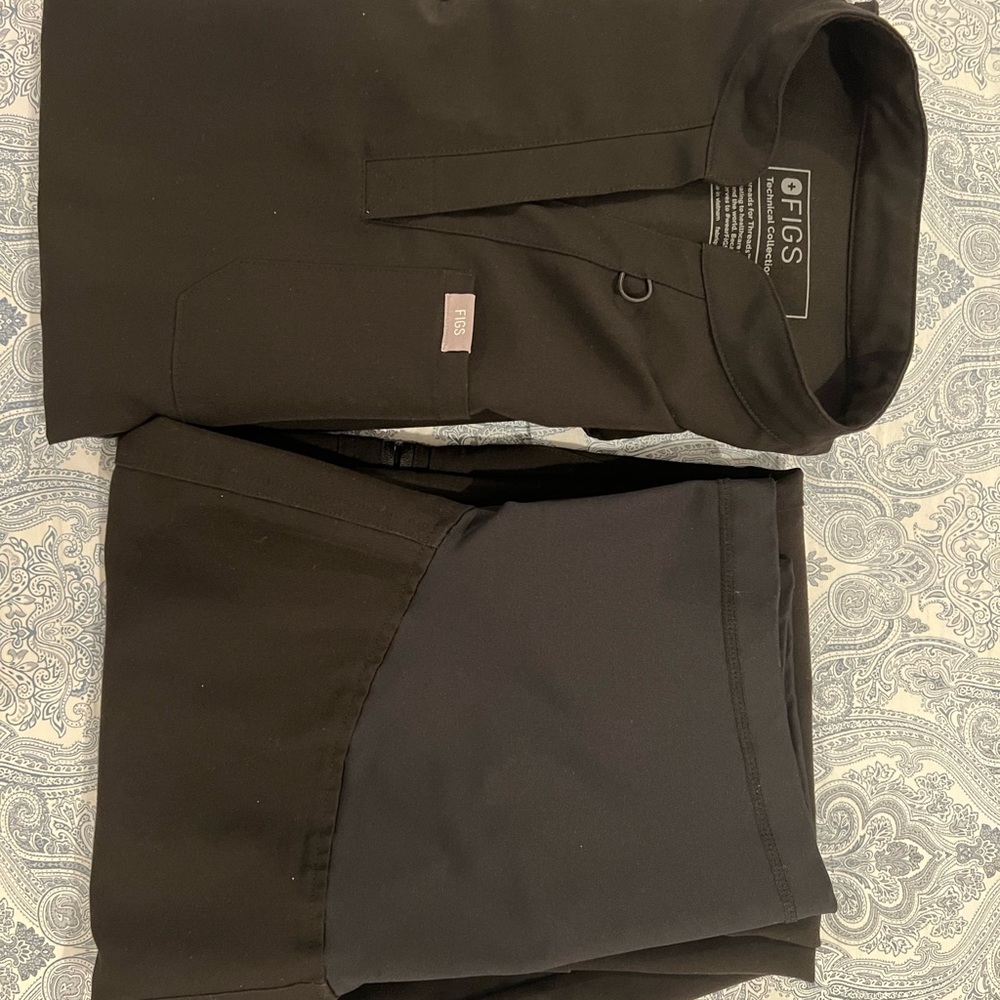 FIGS Maternity Scrub Set